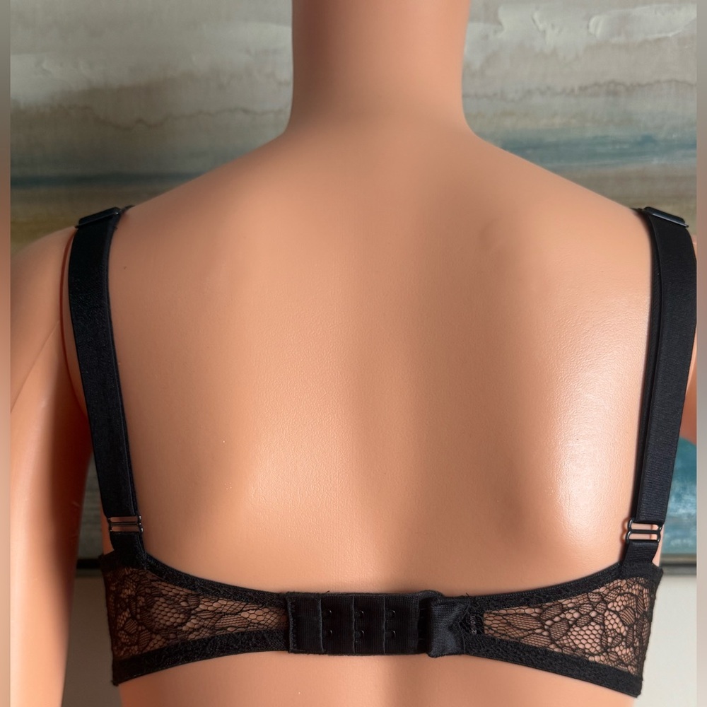 Victoria Secret Bra - Picture 5 of 8